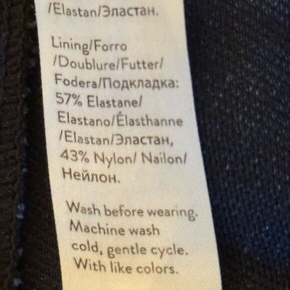 Spanx Woman’s Jean Leggings in Dark Wash. Size S/P. - Picture 9 of 9